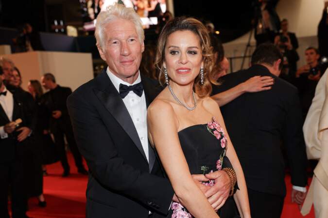 Tendre moment entre Richard Gere et son épouse Alejandra Silva au Festival de Cannes le 17 mai 2024