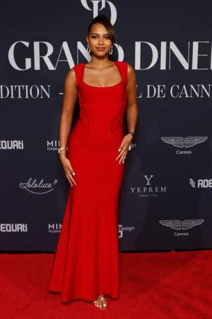 Indira Ampiot sur le photocall de la soirée de gala “Le Grand Dîner” au Palais Bulles à Théoule-sur-Mer, lors du Festival de Cannes, le 18 mai 2024
