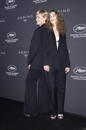 Judith Godrèche et Tess Barthélémy au dîner "Women in Motion" par le groupe Kering, Place de la Castre, lors du 77ème Festival International du Film de Cannes le 19 mai 2024