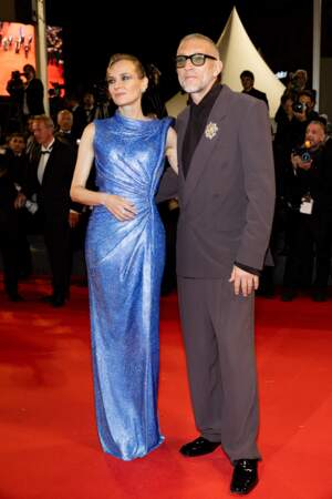 Diane Kruger et Vincent Cassel à la montée des marches du film "Les Linceuls" lors du 77ème Festival International du Film de Cannes
