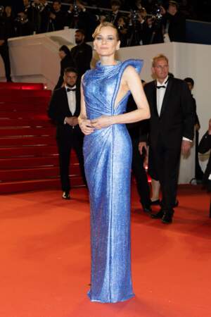 Diane Kruger à la montée des marches du film "Les Linceuls" lors du 77ème Festival International du Film de Cannes