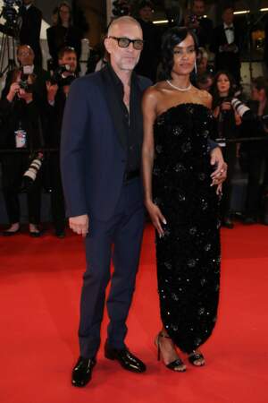 Vincent Cassel et sa compagne Narah Baptista sur le tapis rouge du film Parthenope de Paolo Sorrentino au Festival de Cannes, le 21 mai 2024
