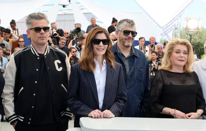 Benjamin Biolay, Chiara Mastroianni, Christophe Honoré et Catherine Deneuve au photocall du film Marcello Mio au Festival de Cannes, le 22 mai 2024