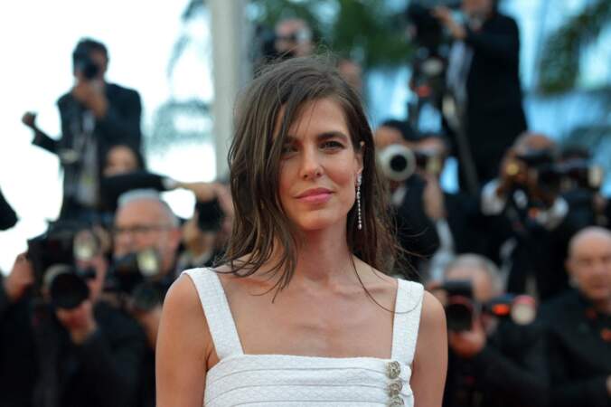 Charlotte Casiraghi lors de la montée des marches du film « Marcello Mio » lors du 77ème Festival International du Film de Cannes, au Palais des Festivals à Cannes. 