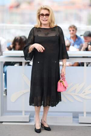 Catherine Deneuve rivalise d'élégance dans une robe crochet au Festival de Cannes, le 22 mai 2024