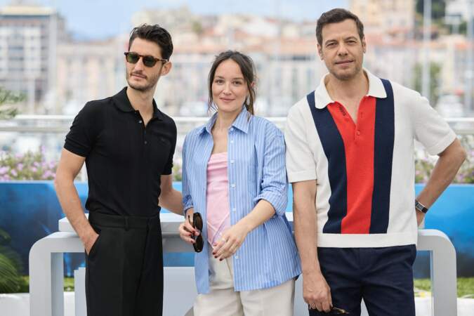 Pierre Niney, Anaïs Demoustier et Laurent Laffite complices au photocall du film "Le comte de Monte-Cristo" au Festival de Cannes, le 23 mai 2024