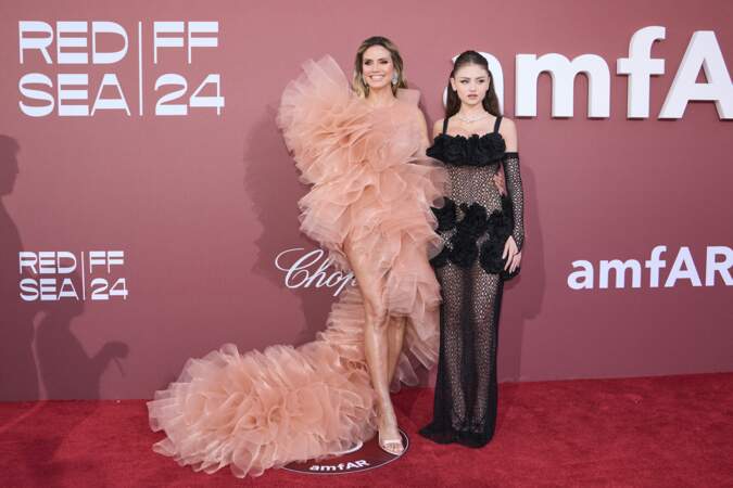 Heidi Klum et sa fille Leni au photocall du gala de l’amfAR 2024, à l’Hôtel du Cap-Eden-Roc, à Antibes, lors du 77ème Festival International du Film de Cannes, le 23 mai 2024.