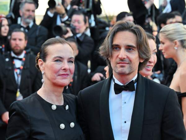 Carole Bouquet et son fils Dimitri Rassam lors de la montée des marches du film “Megalopolis” lors du 77ᵉ Festival de Cannes, le 16 mai 2024 