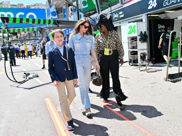 Charlotte Casiraghi aux côtés de son fils Raphaël Elmaleh dans les stands du Grand Prix Monaco 2024, le 25 mai 2024. 