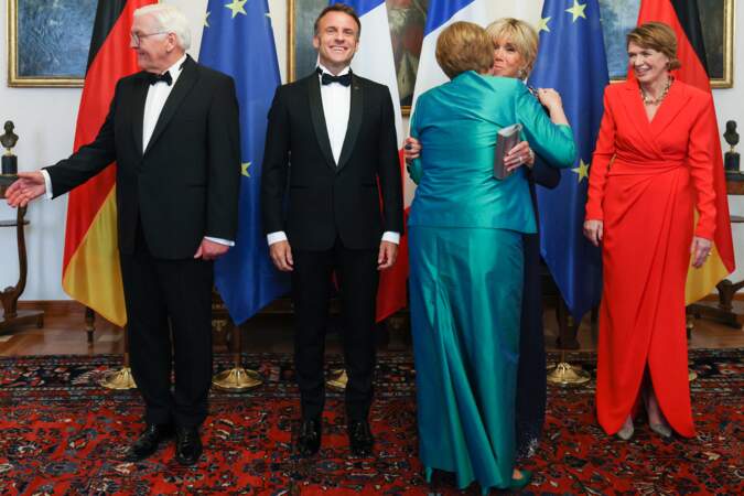 Les couples présidentiels français et allemand, ainsi que Angela Merkel au château de Bellevue, en Allemagne, le 26 mai 2024