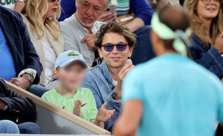  Raphael et son fils Aliocha dans les tribunes de Roland Garros, le 27 mai 2024