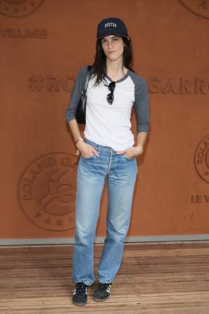 Suzanne Lindon en jean à Roland Garros, le 26 mai 2024