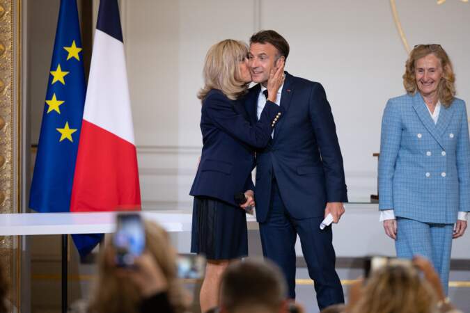 Emmanuel et Brigitte Macron remettent les prix "Non au Harcèlement 2024" au palais de l'Elysée à Paris. Le 29 mai 2024