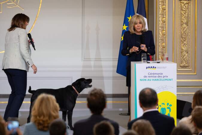 Brigitte Macron, son chien Nemo et Julia Vignali - Remise des prix "Non au Harcèlement 2024" au palais de l'Elysée à Paris