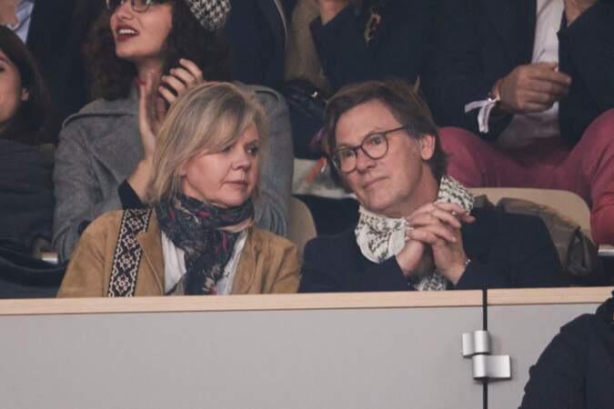 Laurent Romejko et sa femme Sylvie Bazyn dans les tribunes de Roland Garros 2024 à Paris, le 1ᵉʳ juin 2024