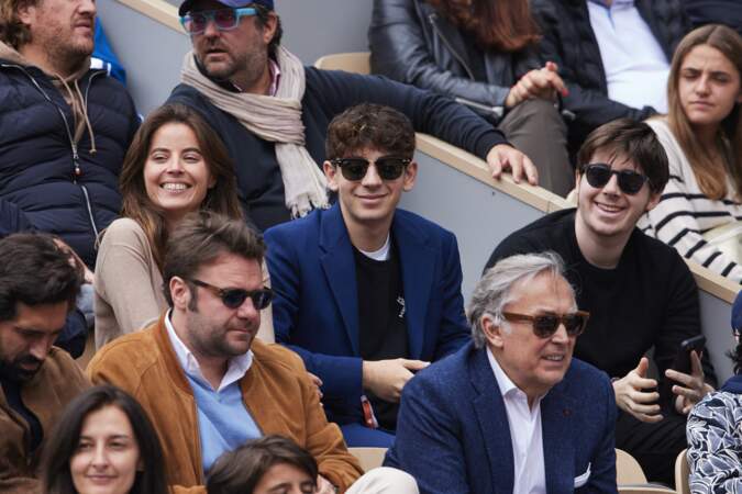 Les fils de Patrick Bruel, Oscar et Léon, ont été photographiés dans les tribunes de Roland-Garros ce dimanche 2 juin.