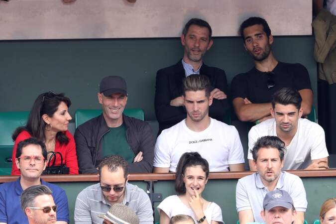 Zinedine Zidane en famille dans les tribunes de Roland Garros à Paris, le 10 juin 2018