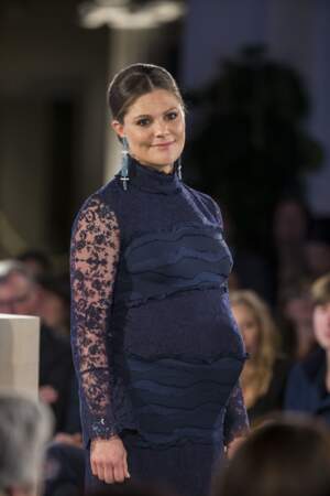 La princesse Victoria de Suède, enceinte de son deuxième enfant Oscar, dévoile son baby bump lors du "Global Change Award" à Stockholm en Suède, le 10 février 2016