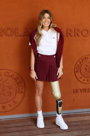 Paola Antonini en tenue de tennis bordeaux à Roland Garros, le 6 juin 2024