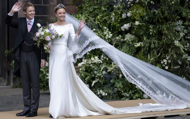 Olivia Henson dans une robe de mariée faite sur-mesure signée Emma Victoria Payne, le 7 juin 2024