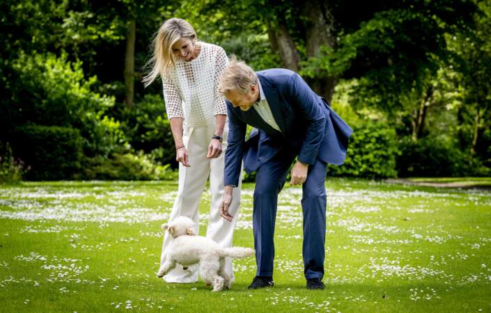 La reine Maxima et le roi Willem-Alexander des Pays-Bas étaient complètement accaparés par le royal canin