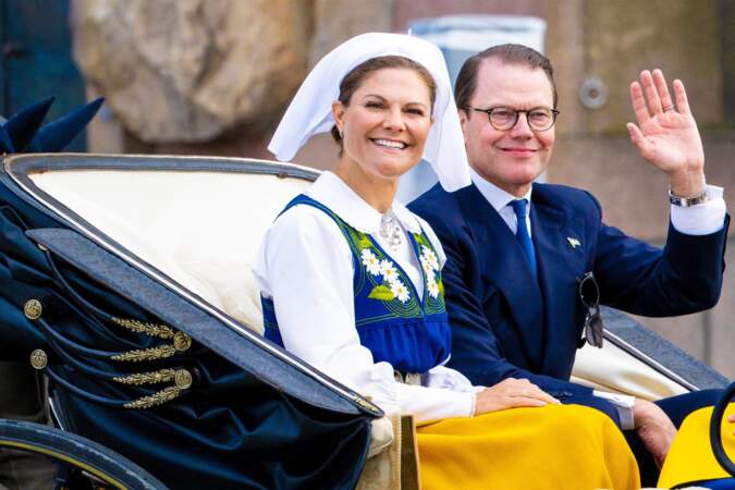 La princesse héritière victoria et son époux sont apparus proches et souriants à l'occasion de la parade pour la Fête Nationale à Stockholm. 6 juin 2024