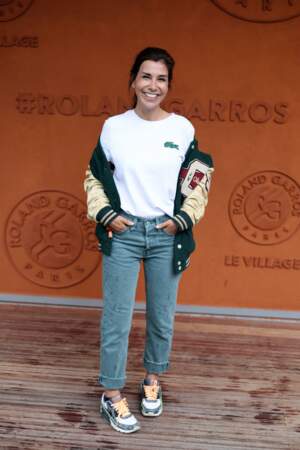 Reem Kherici en jean et tee-shirt à Roland Garros, le 29 mai 2024