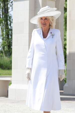 Camilla Parker Bowles, reine consort d'Angleterre, en manteau redingote lors du 80ème anniversaire du débarquement, le 6 juin 2024