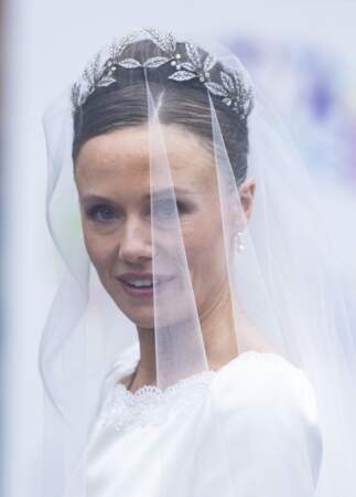 Olivia Henson porte une tiare avec ses feuilles de myrte en diamants pour son mariage avec Hugh Grosvenor, le 7 juin 2024
