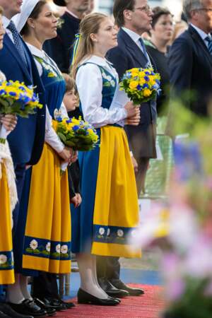 La princesse Estelle, en costume folklorique au couleur du drapeau suédois, chante l'hymne national à l'occasion des festivités de la fête nationale. 6 juin 2024. 