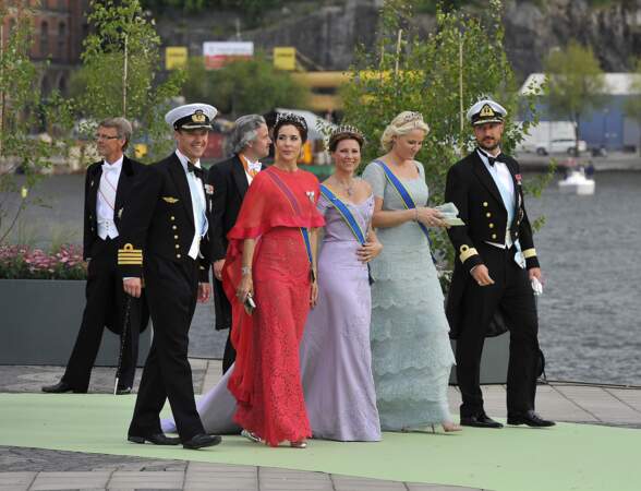 Frederik de Danemark et son épouse Mary de Danemark, la princesse Martha Louise de Norvège, le prince Haakon et la princesse Mette-Marit de Norvège lors du mariage de la princesse Madeleine de Suède et Chris O'Neill au Palais Royal à Stockholm, le 8 juin 2013