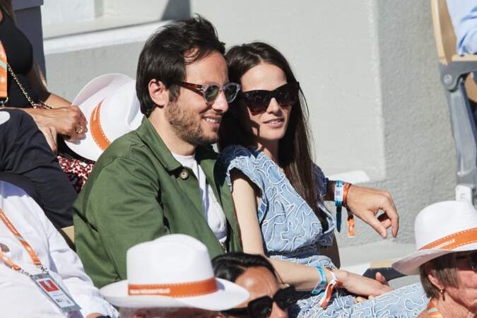 Vianney et sa femme Catherine Robert dans les tribunes de Roland-Garros le 7 juin 2024. 