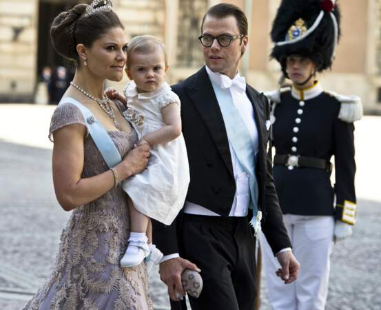 Le prince Daniel de Suède, la princesse Victoria de Suède et la princesse Estelle lors du mariage de la princesse Madeleine de Suède avec Chris O'Neill au Palais Royal à Stockholm, le 8 juin 2013