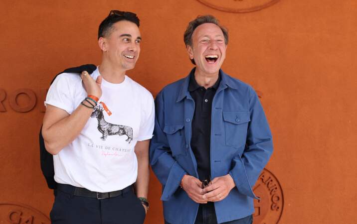 Stéphane Bern et son compagnon, Yori Bailleres, au photocall du village de Roland-Garros, le 9 juin 2024