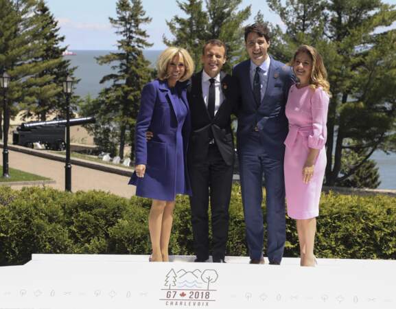 Brigitte Macron en robe bleue, à La Malbaie, Québec, Canada, lors du sommet du G7 le 8 juin 2018 