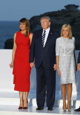 Brigitte Macron en petite robe à manches courtes lors du sommet du G7 à Biarritz, le 25 août 2019
