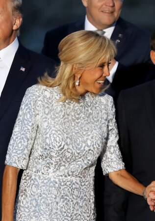 Brigitte Macron en robe à manches courtes lors du sommet du G7 à Biarritz, le 25 août 2019