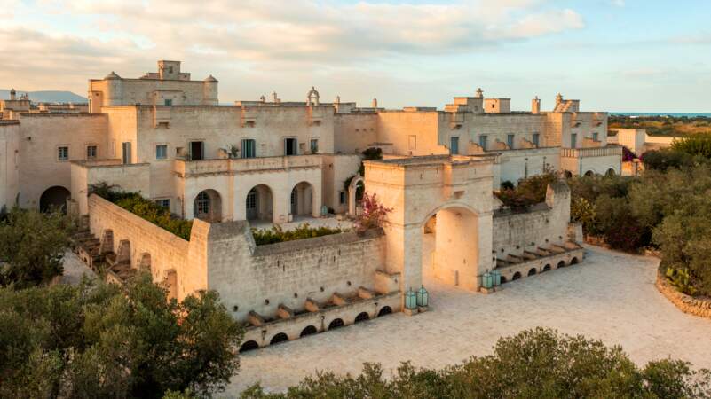 Le palace Borgo Egnazia est situé de la côte Adriatique à mi-chemin entre Bari et Brindisi.