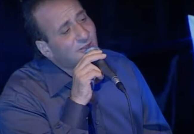 Silvio Berlusconi, interprète de chansons d'amour