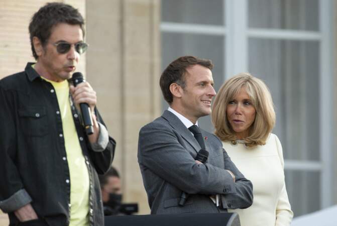 Emmanuel et Brigitte Macron profitent d'un concert de Jean-Michel Jarre