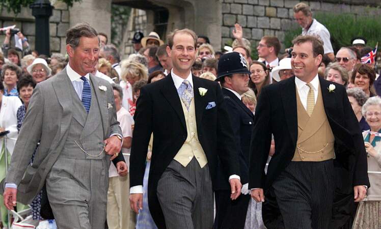Le prince Edward est arrivé à l'Église en compagnie de ses frères, les princes Charles et Andrew.