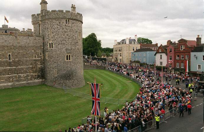 Le 19 juin 1999, Sophie et Edward d'Édimbourg célébraient leur union à la chapelle St. George au château de Windsor.  