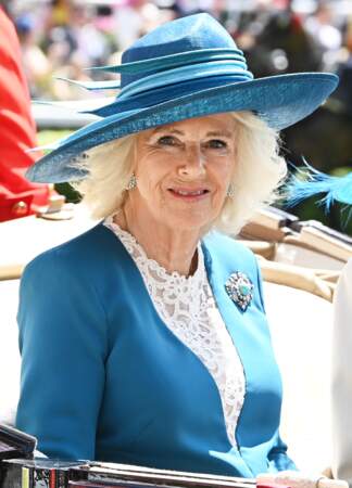 Pour cette deuxième journée de compétition, la reine Camilla était vêtue de bleu.  