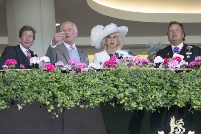 Charles III et Camilla dans les tribunes pour assister aux courses hippiques du Royal Ascot, le 20 juin 2024 