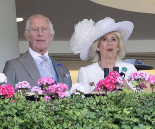 Ce jeudi 20 juin, le roi et la reine encouragent le cheval Gilded Water, au Royal Ascot. 