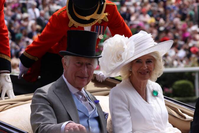 Charles III et la reine Camilla sont arrivés en calèche à Royal Ascot ce jeudi 20 juin.  