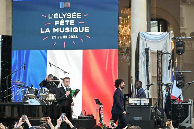Emmanuel Macron lors de la fête de la Musique dans la cour de l'Élysée, à Paris, le 21 juin 2024