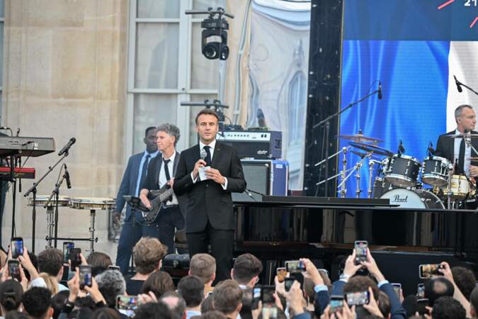 La foule était venue en nombre pour assister au concert organisé dans la cour de l'Élysée, à Paris, à l'occasion de la fête de Musique, le 21 juin 2024