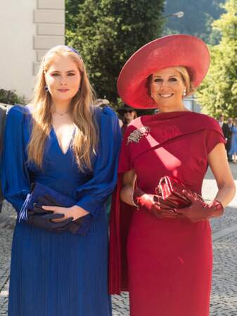 La reine Maxima des Pays-Bas aux côtés de sa fille, la princesse Catharina-Amalia au mariage de la comtesse Léonie von Waldburg-Zeil-Hohenems et du comte Caspar Matuschka à Hohenems, en Autriche, le 22 juin 2024