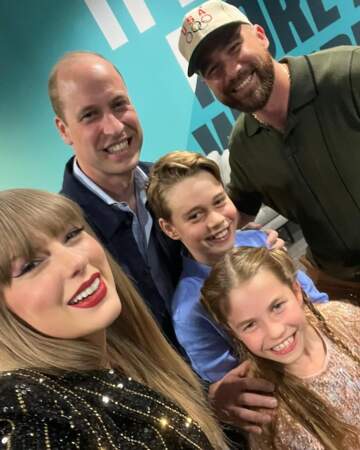 Un deuxième selfie avec Taylor Swift pour le prince George et sa famille, cette fois-ci avec le petit-ami de la chanteuse Travis Kelce, au Wembley Stadium de Londres, le 21 juin 2024.